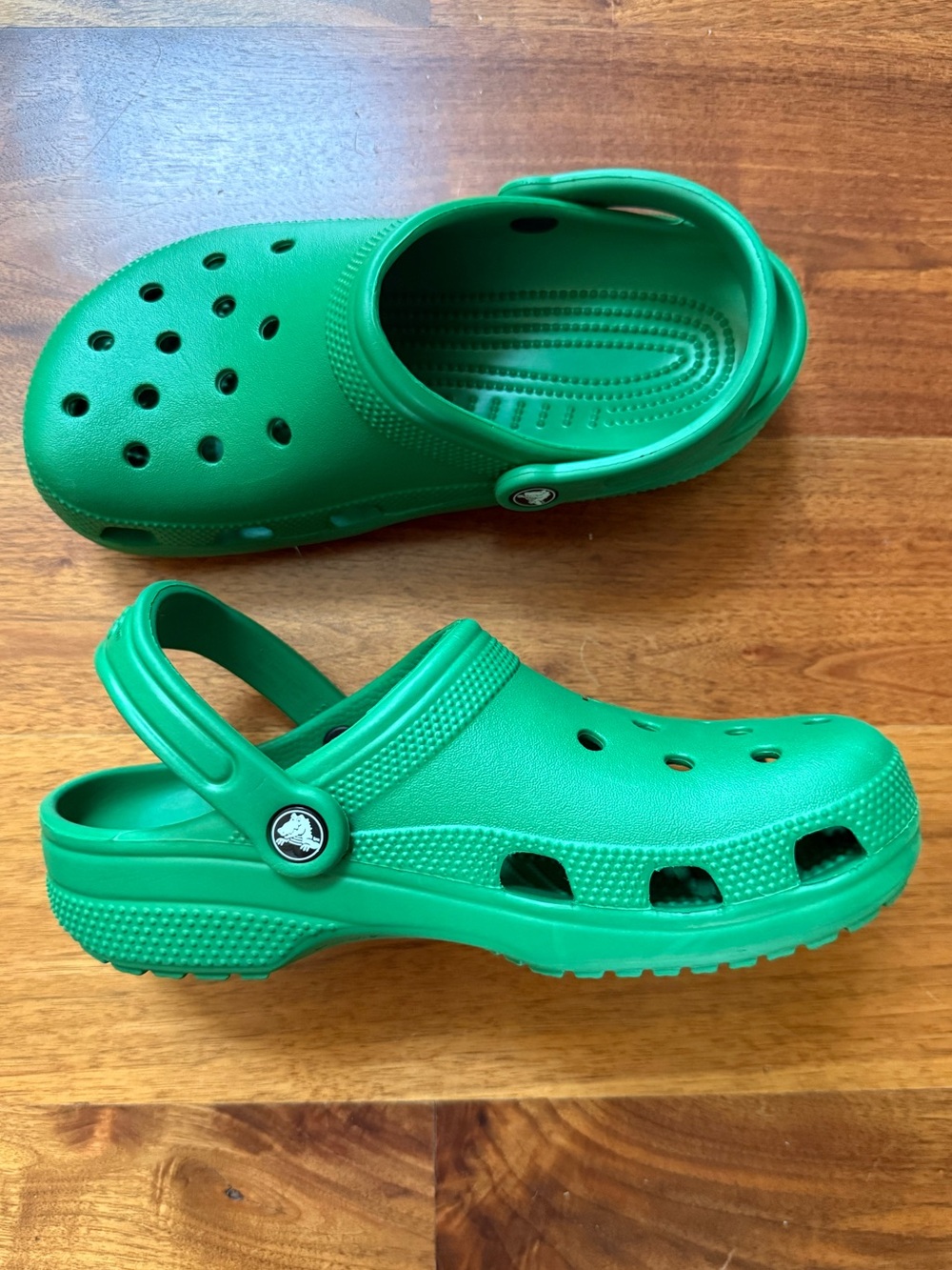 Crocs Unisex Classic Green Clogs Size Women 8/ Men 6